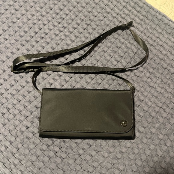 Lululemon wallet clutch crossbody. Black. - Picture 2 of 5
